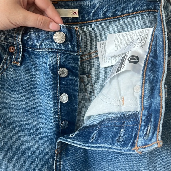 NEW Levi’s Women’s Wedgie Straight Leg Raw Hem Jeans - Picture 2 of 9